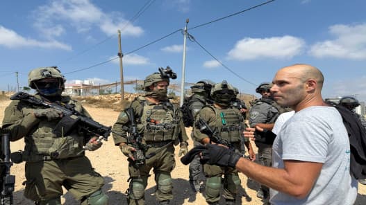 Israeli forces block Nablus protesters