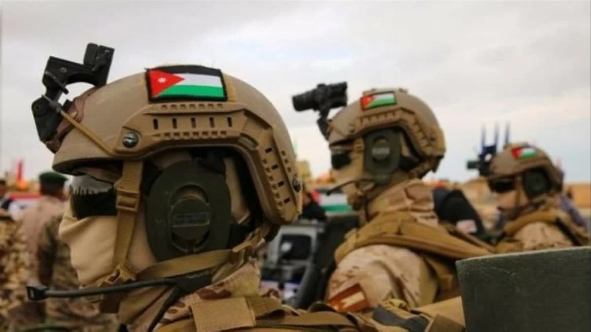Army stops four border infiltrators