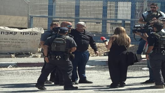 إسرائيل تباشر إخلاء منشأة للأونروا في كفر عقب