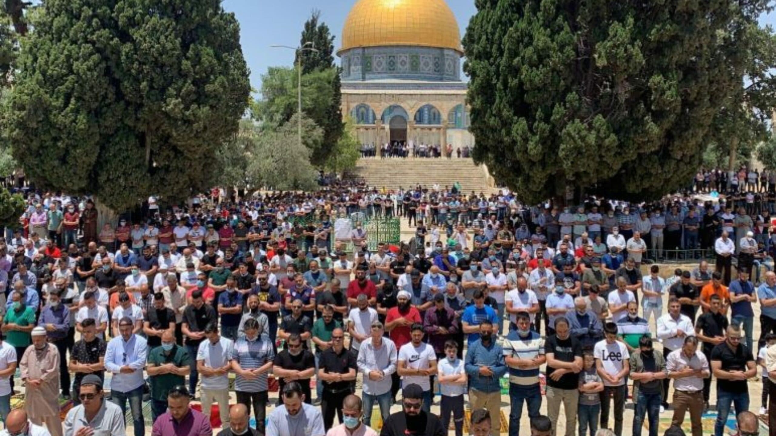 Over 70,000 attend Friday prayers at Al-Aqsa