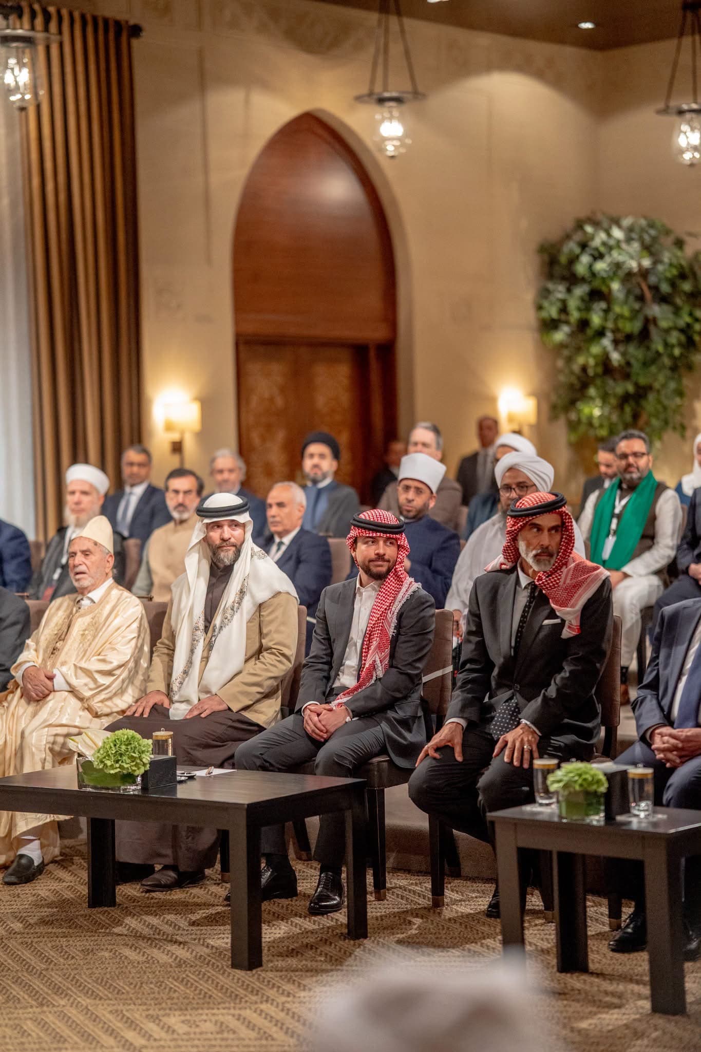 Crown Prince honors Al Al-Bayt Foundation leaders