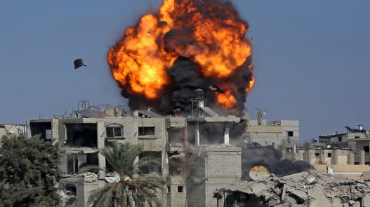 Four martyrs and injured in Gaza fire