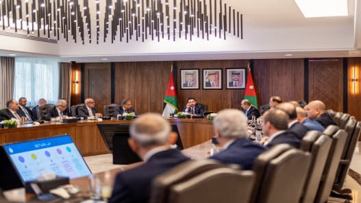 رئيس الوزراء يشيد بمتابعة ولي العهد للمشاريع الحكومية