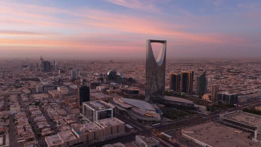 السعودية تعلن التعليم عن بعد في مدارس الرياض أسبوعا
