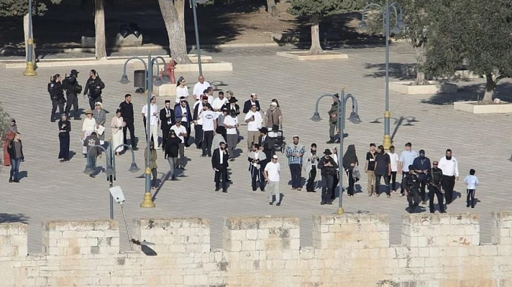 Ben Gvir's settlers storm Ibrahimi Mosque