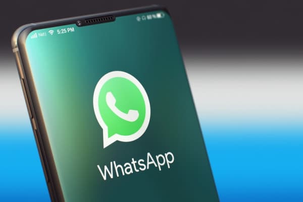 واتساب يعترف بمشكلة فنية في الحسابات