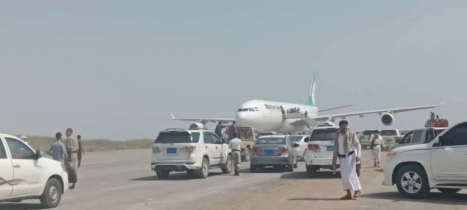 اليمن: القوات المسلحة تقصف مطار صنعاء وتمنع هبوط الطائرة الإيرانية وسط توجيه الرئيس برفع الجاهزية