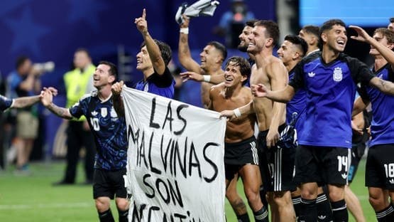 لماذا طالبت الحكومة البريطانية بالتحقيق مع المنتخب الأرجنتيني؟