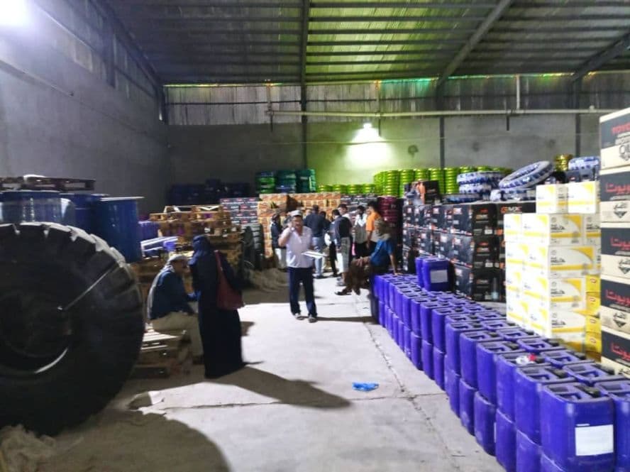 النيابة تضبط منتجات مقلدة في مستودع جنوبي اليمن