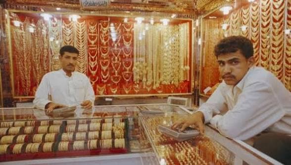 الذهب يربح مع الأزمات وترقب للفيدرالي