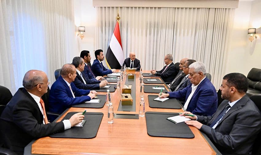 العليمي يدعو لتعزيز الاصطفاف الوطني في معركة التحرير