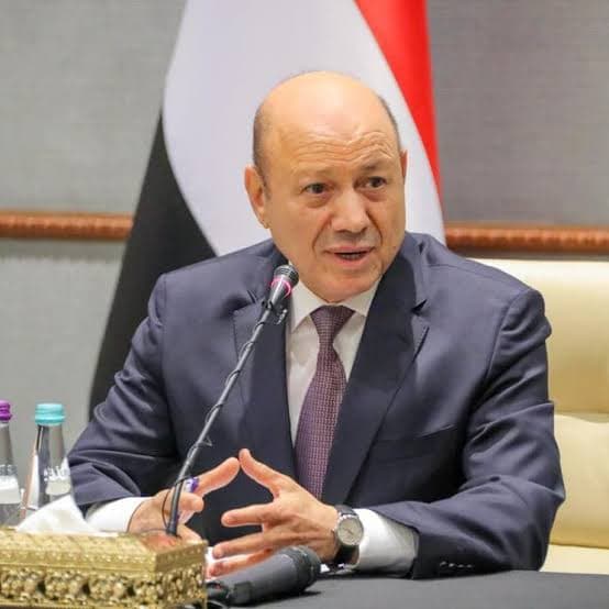 العليمي يؤكد أن السلام والأمن مرتبطان بنهاية المشروع الحوثي