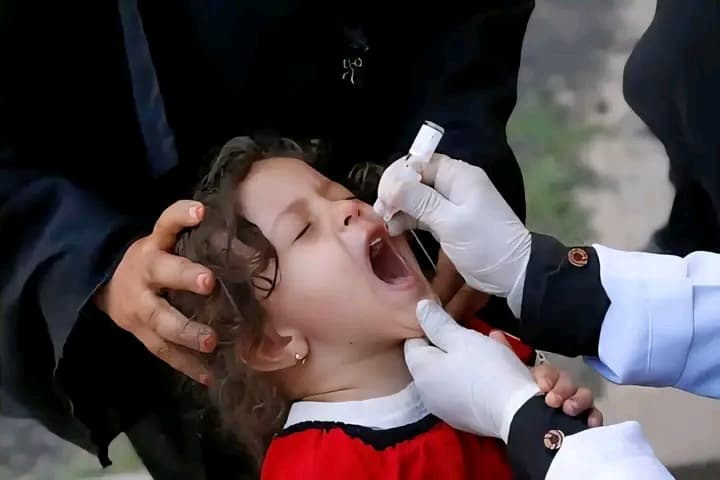 وزارة الصحة اليمنية تحذر من لقاحات الأطفال في مناطق الحوثي