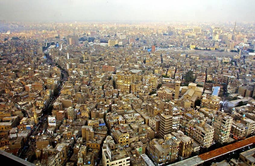 تدافع لحماية أطفالها من الزلزال وتوفيت