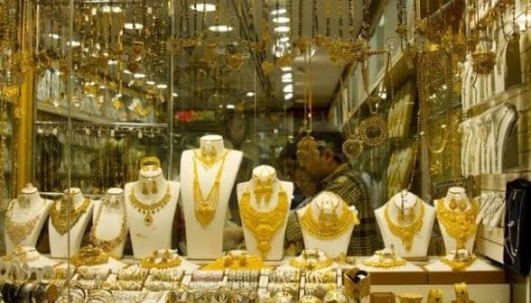 Gold hits 7-week high as dollar declines