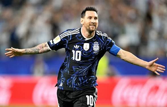 Messi edges closer to 1000 goals
