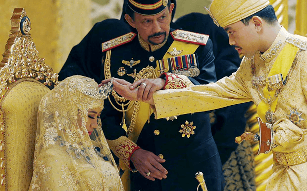 قرار ملكي يفقد زوجة الأمير ألقابها