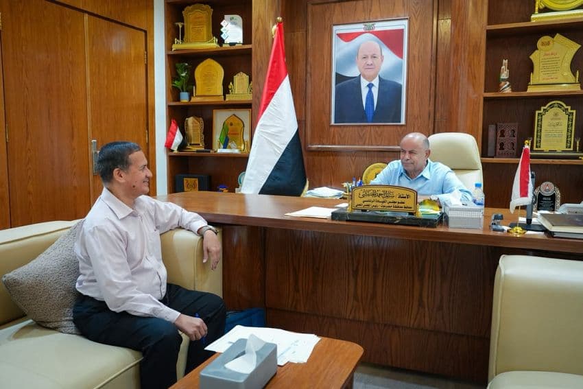 الخنبشي يناقش توحيد صف حضرموت وأزمة الغاز