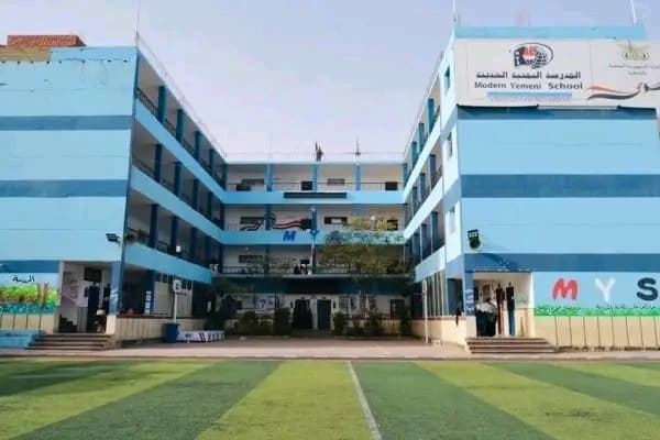 سبب وقف تسجيل الطلاب في المدارس اليمنية بمصر