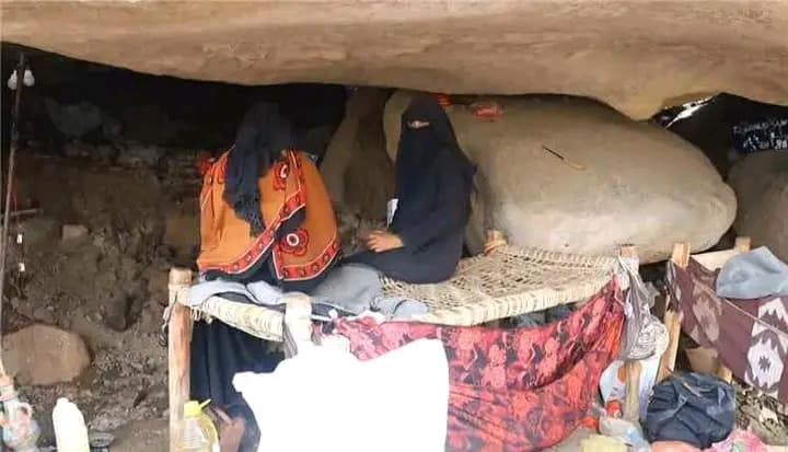 الحوثي يطرد أسر من منازلها في الحديدة