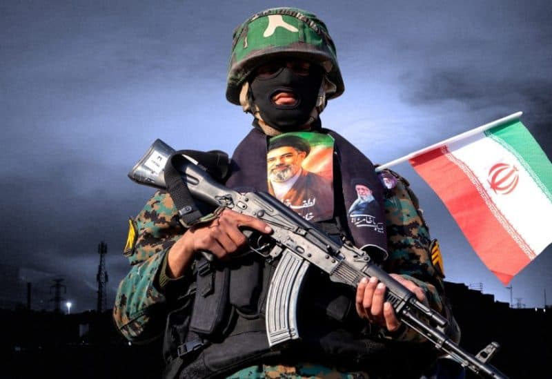 إيران تصعد عسكريا وتواجه ضغط أميركي