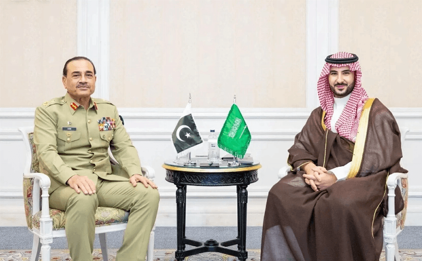 السعودية وباكستان يناقشان التعاون الدفاعي