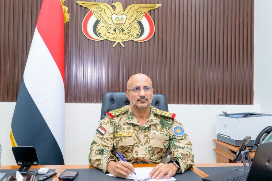 طارق صالح يدعو الحكومة للساحل تعز والحديدة ترفع مطالبها