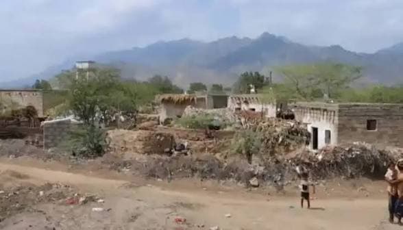 مسيّرة حوثية تهاجم قرية مريس