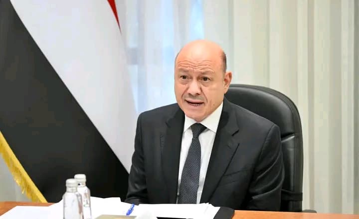 Yemen President Warns Iran on Bab al-Mandeb