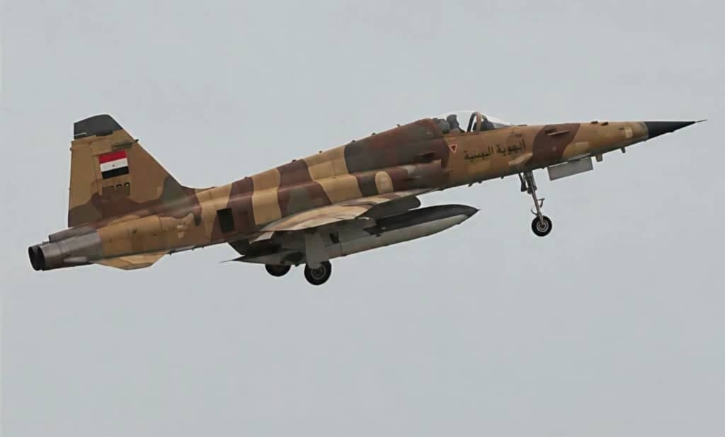 Fighter jet targets Houthis west of Taiz
