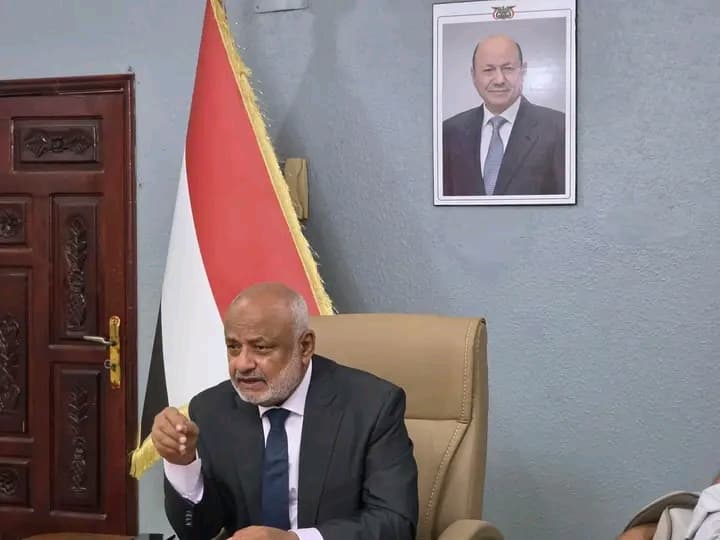 محافظ الحديدة يعد بكشف المتورطين في سقوط المخا والساحل