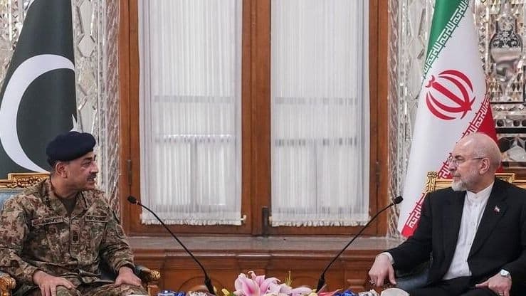 Pakistan urges Tehran to curb Houthis before defense pact