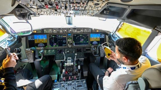 طعن المساعد كابتن طائرة فلاي دبي إلى تل أبيب