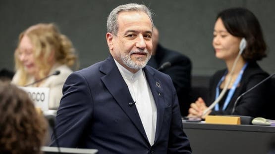 إيران تستجوب وزير خارجيتها على خلفية لقائه أمريكا