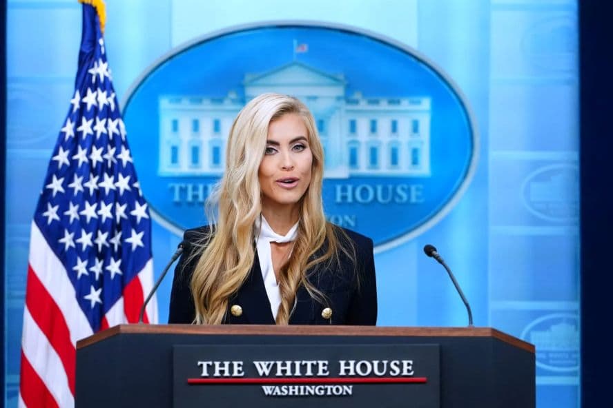 Trump dismisses White House spokeswoman after five days