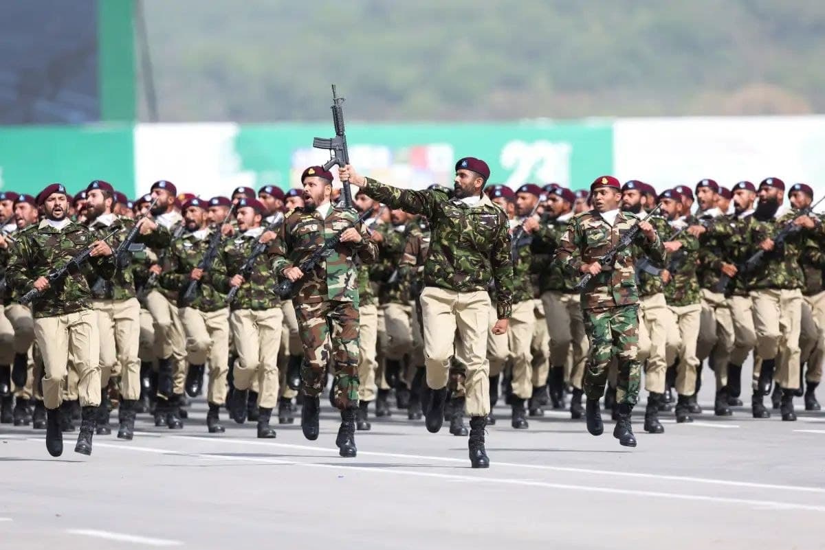 Pakistani army warns Houthis, considers support