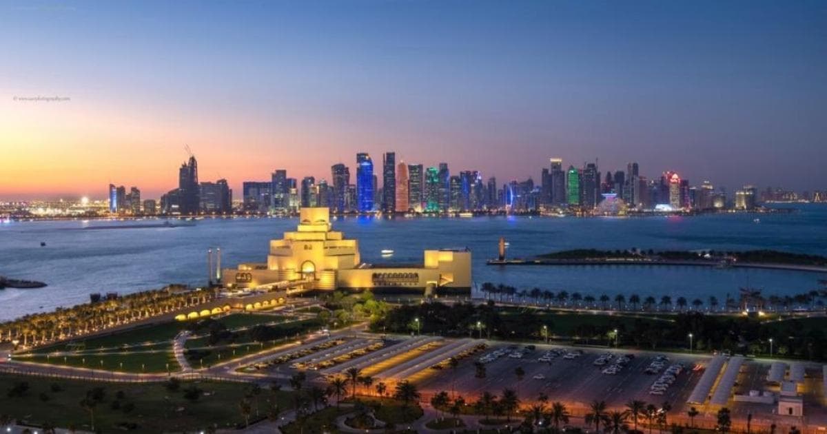 طقس رطب وغبار ليلي على البحر