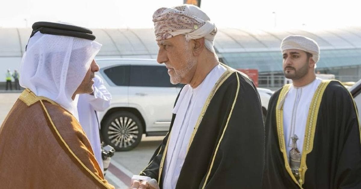 نائب رئيس الوزراء العماني لشؤون الدفاع يصل إلى الدوحة