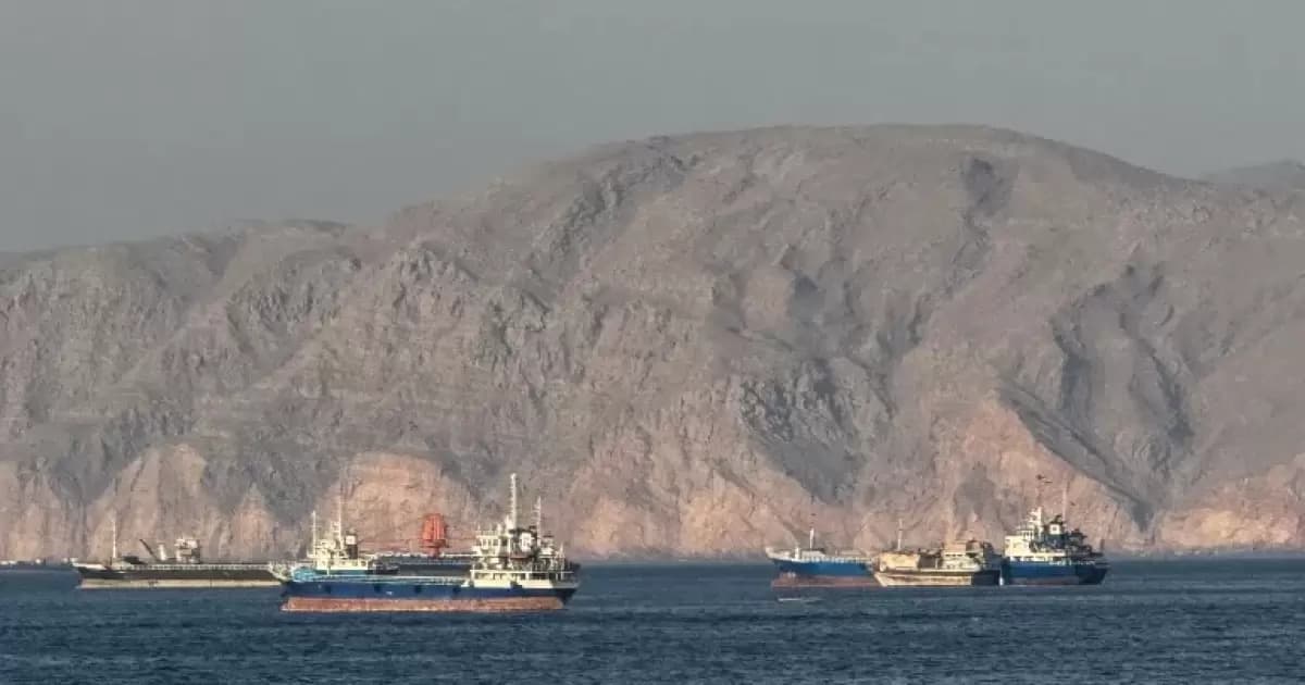 Bloomberg reports limited movement of ships through the Strait of Hormuz