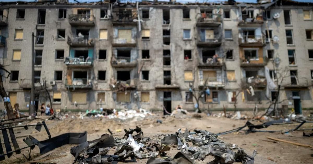 Two Ukrainians Dead and Four Injured in Russian Attacks