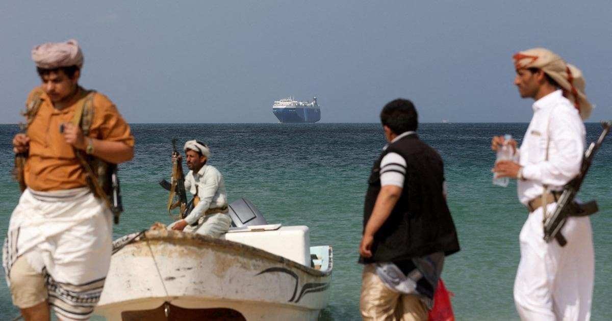 بلومبيرج الحوثيون يخططون لتهديد السفن في باب المندب
