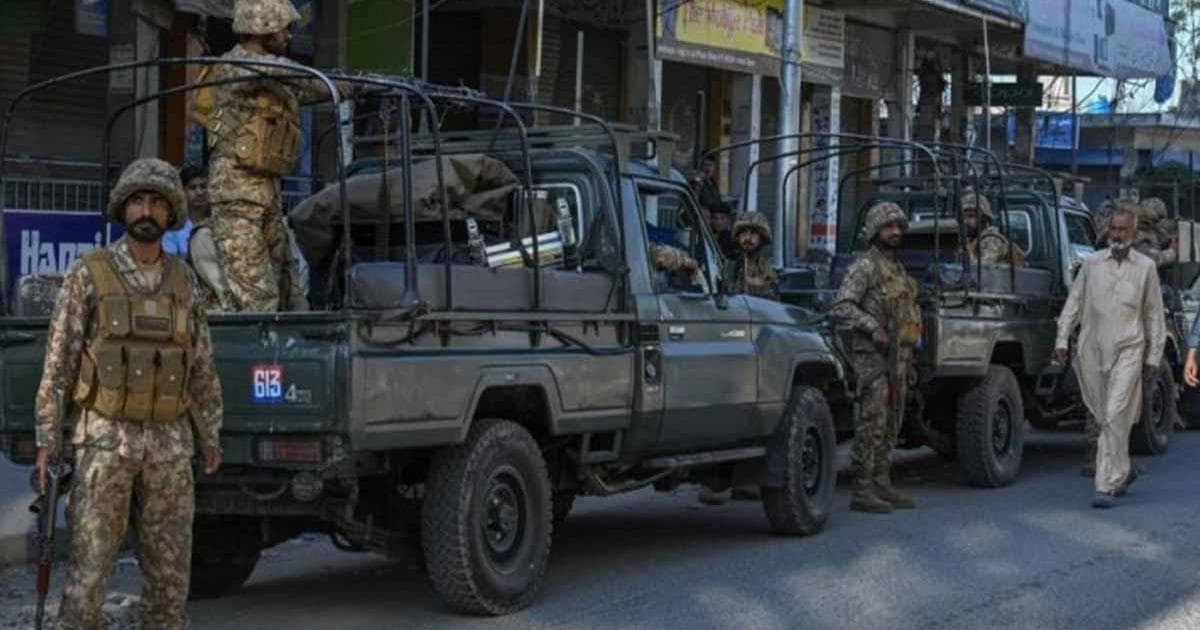 10 militants killed in Pakistan security raid