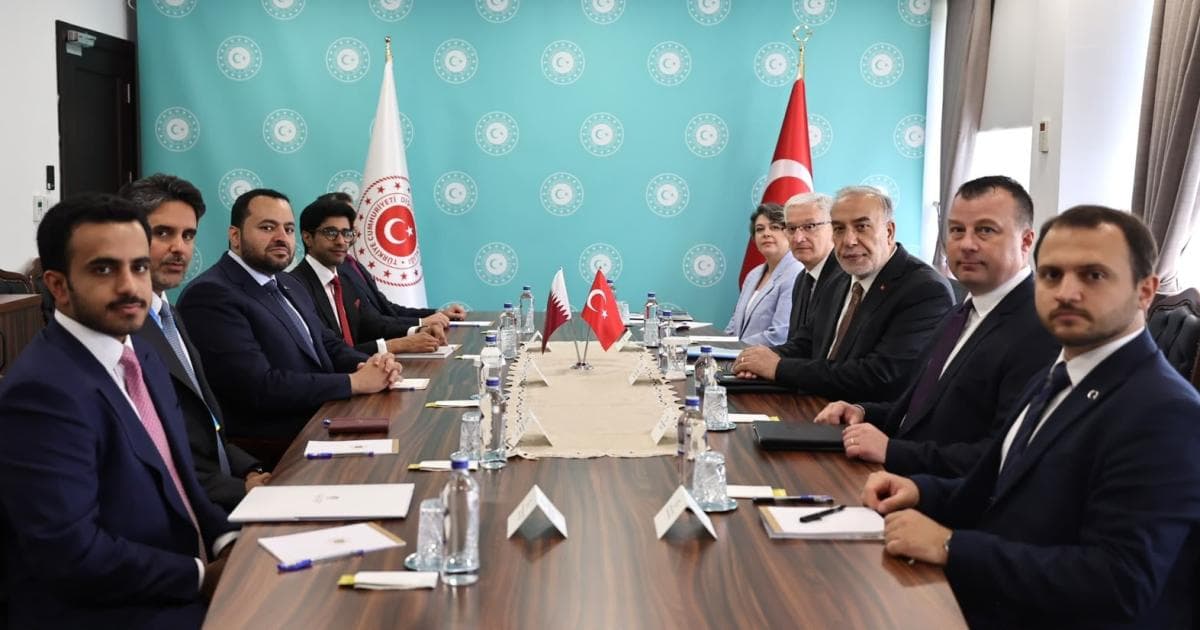 State Minister at the Ministry of Foreign Affairs Meets with Officials During NATO Summit