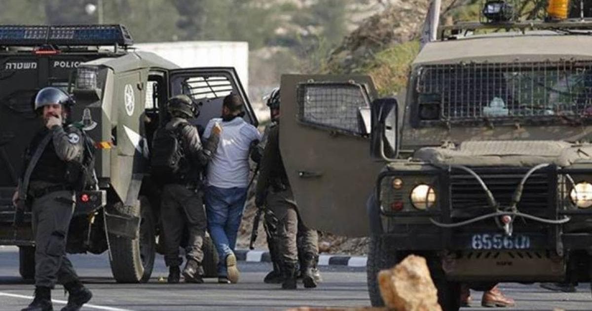 الإسرائيل يعتقل ثلاثين فلسطينيا