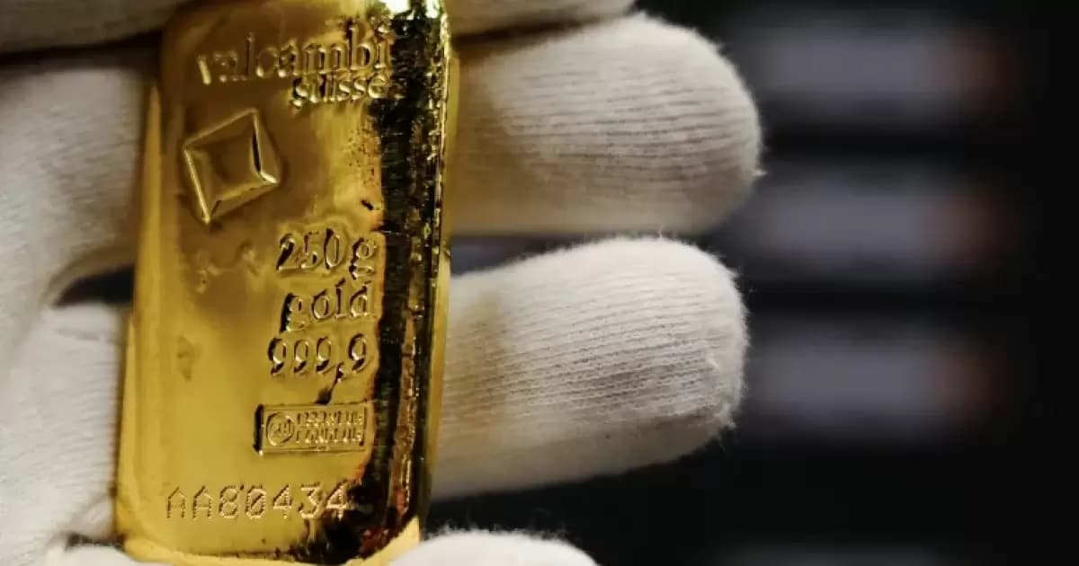 Gold prices climb 1 percent