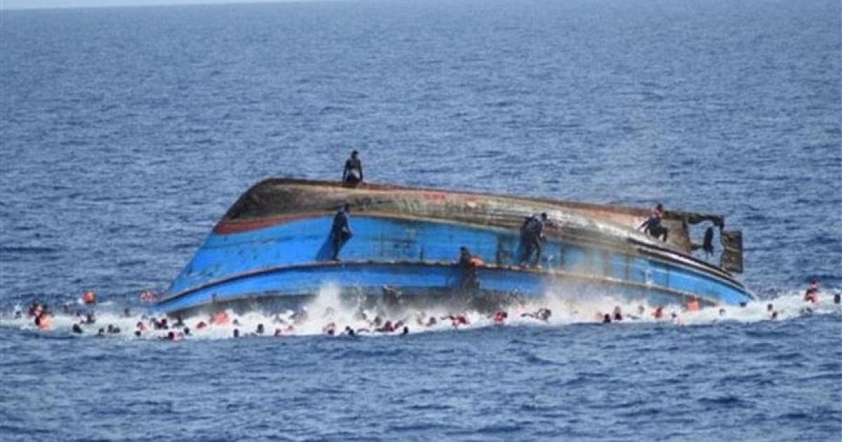 غرق قارب مهاجرين يودي بحياة 13 شخصا