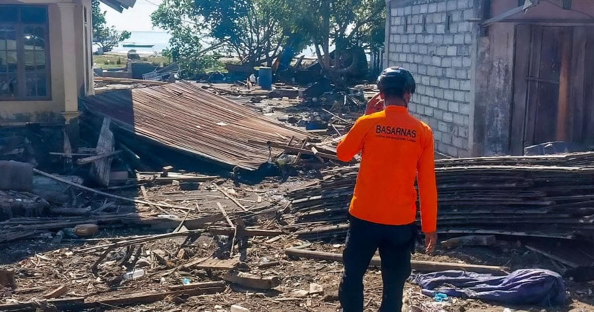 Earthquake in Indonesia Causes 51 Deaths and Evacuations