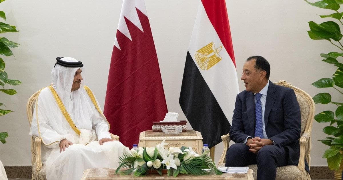 رئيس الوزراء يلتقي نظيره المصري في القاهرة