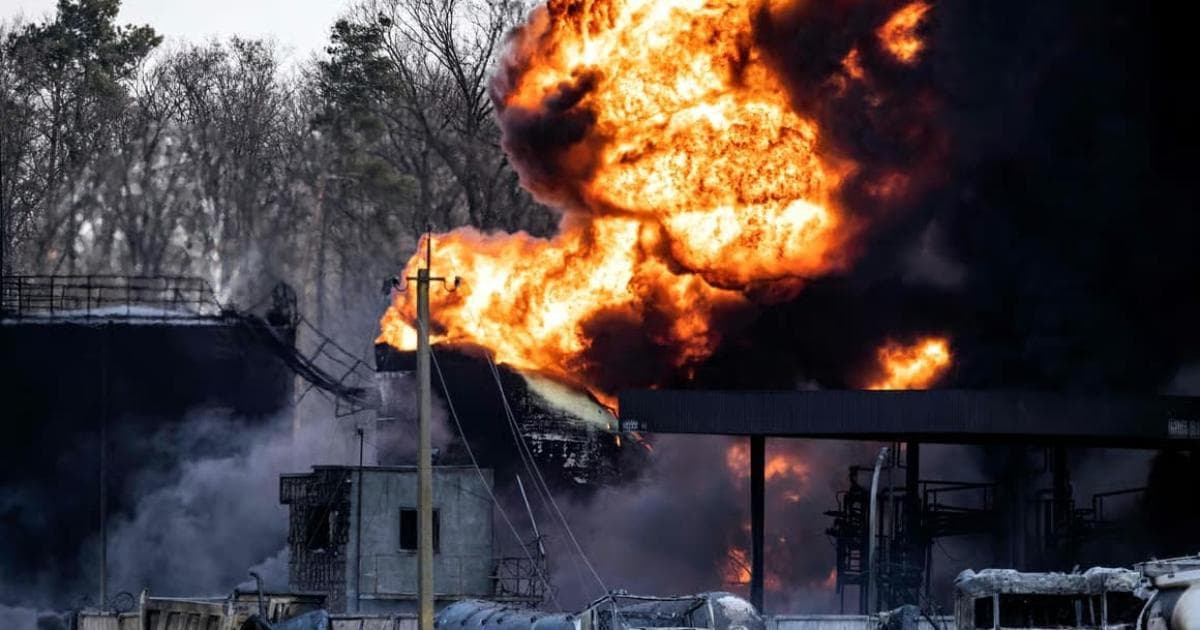 Russia attacks Ukrainian military sites