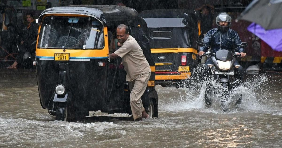 India evacuates thousands amid floods